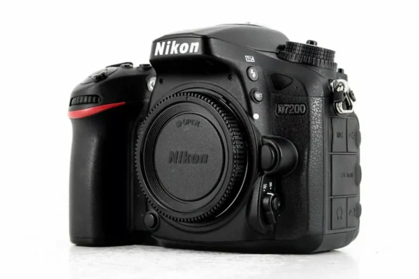 Nikon Camera D7200 (18-140mm)